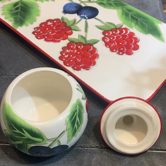 SALE!!!! Berry cream and sugar bowl with serving tray.     2 - Picture 6 of 15